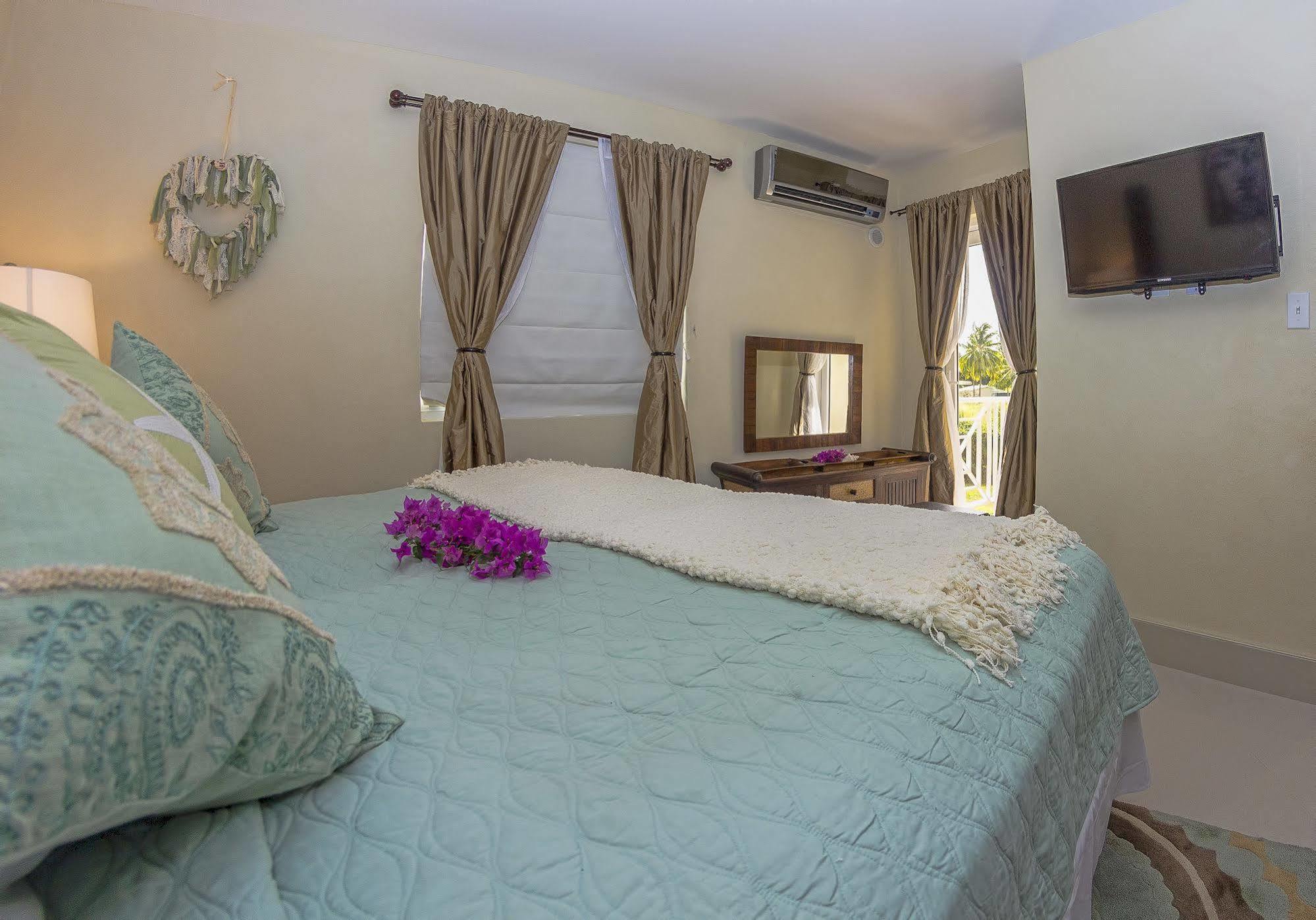 Lantana Barbados Condos Saint James Bagian luar foto