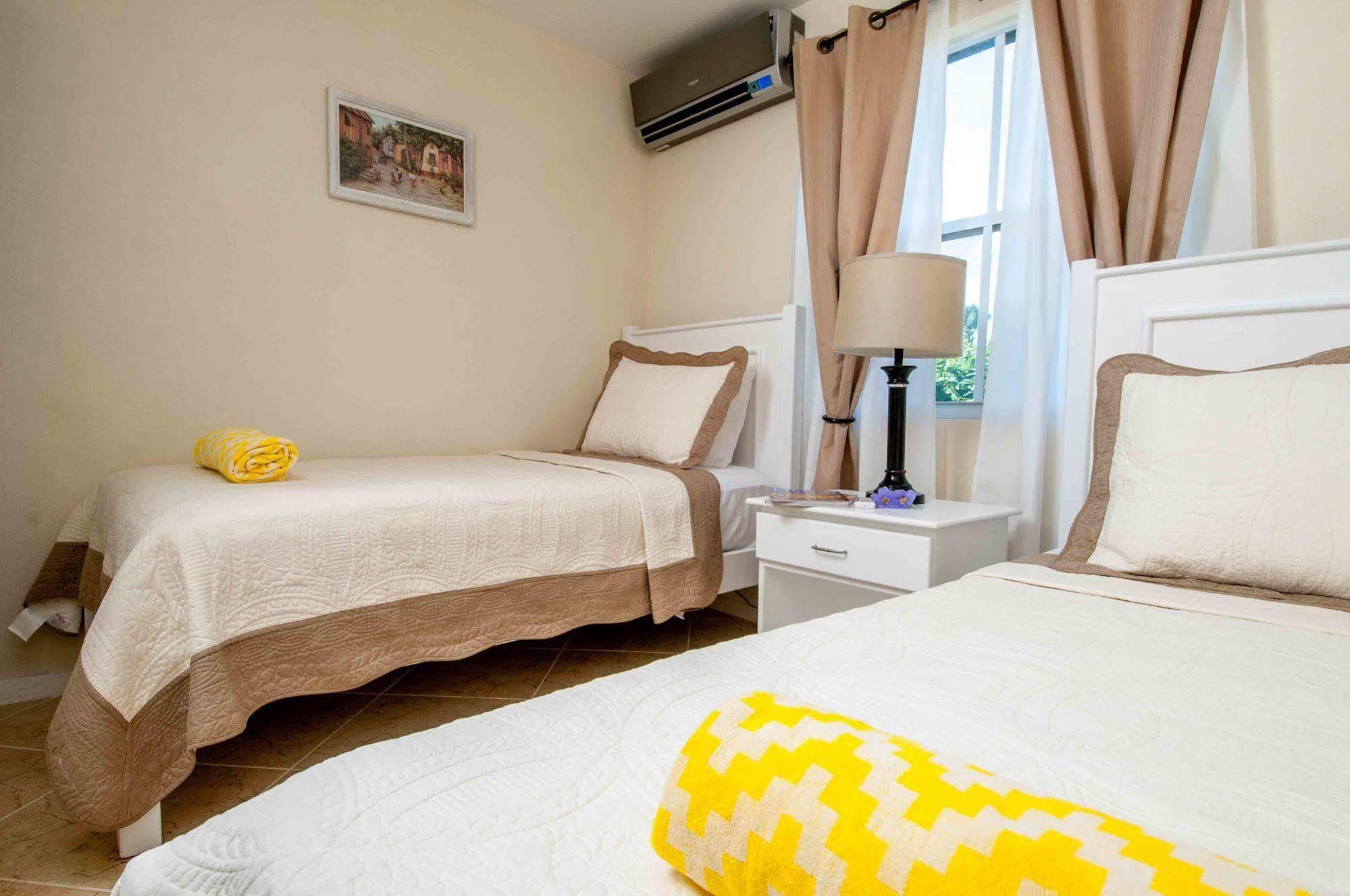 Lantana Barbados Condos Saint James Bagian luar foto