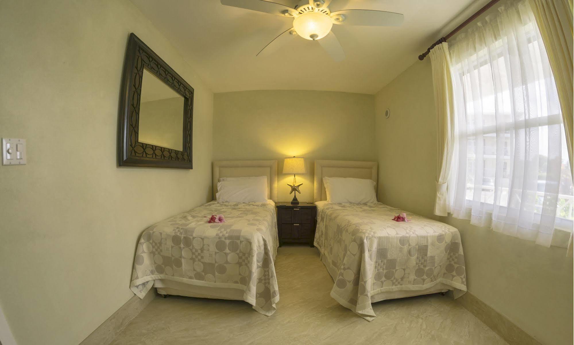 Lantana Barbados Condos Saint James Bagian luar foto